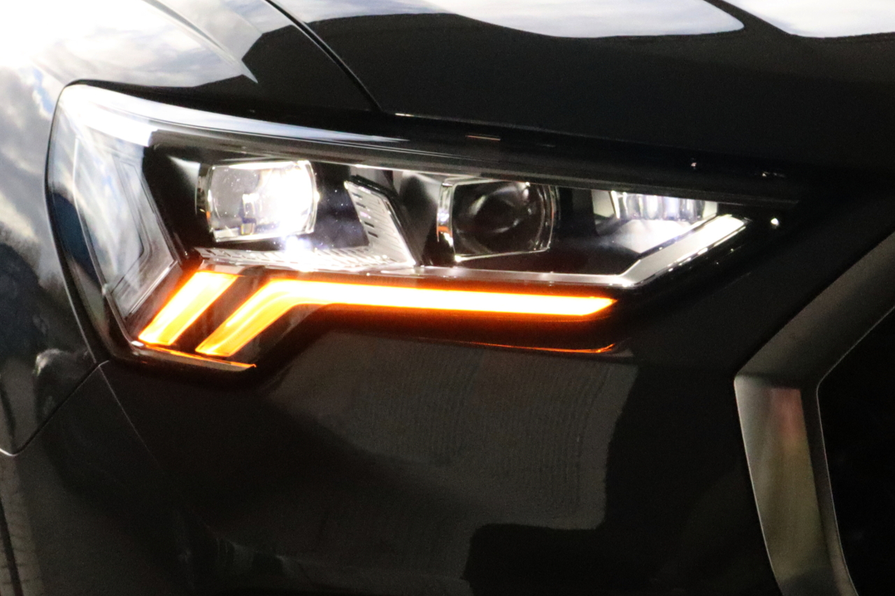 LED Matrix Scheinwerfer mit LED TFL und dynamischen Blinker für Audi Q3 F3