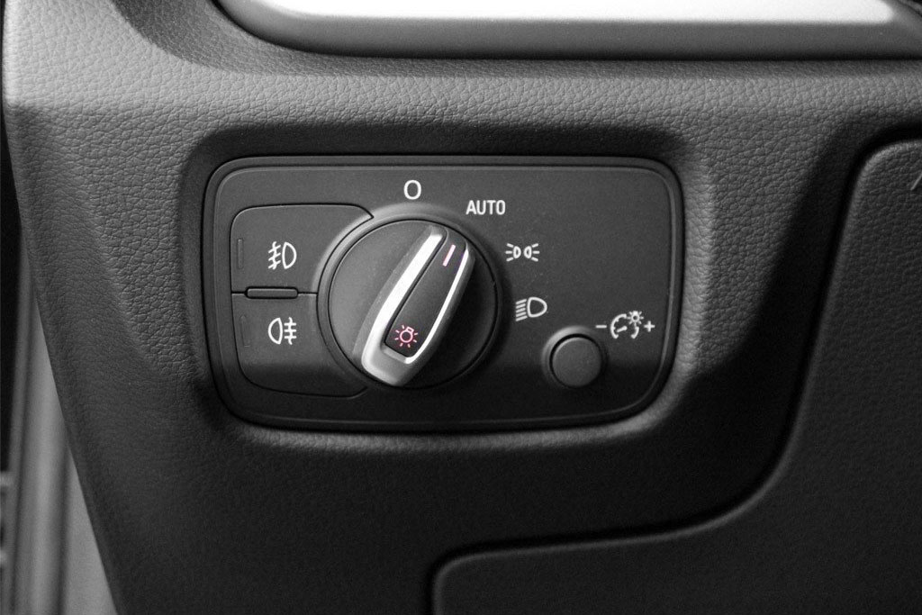 Lichtschalter mit „AUTO”-Funktion für Audi A3 8V