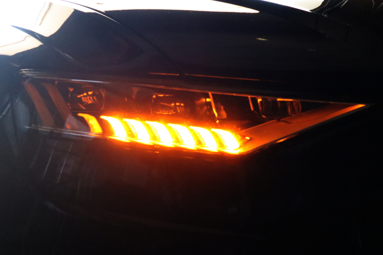 HD Matrix LED Headlights LED DRL and dynamic turn signal for Audi Q8 4M