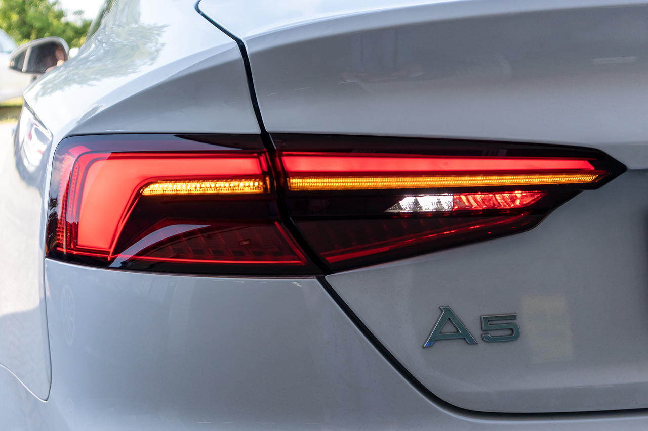 Bundle LED tailights with dynamic turn signal for Audi A5 F5