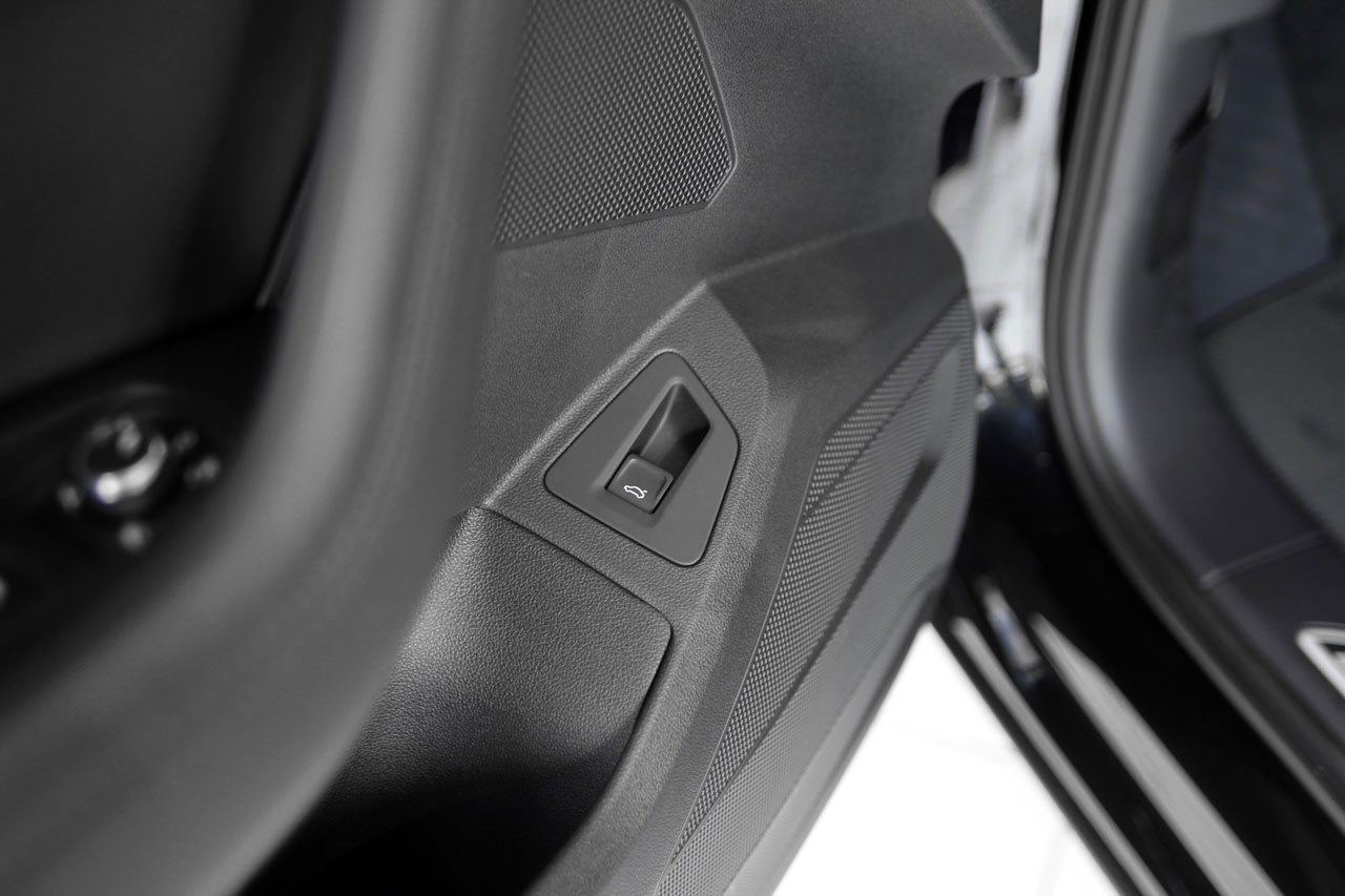 Taster elektrische Heckklappe Fahrertür für VW Touareg CR