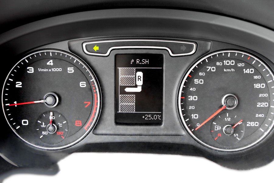 Komplett-Set Parklenkassistent PLA mit Umgebungsanzeige für Audi Q3 8U