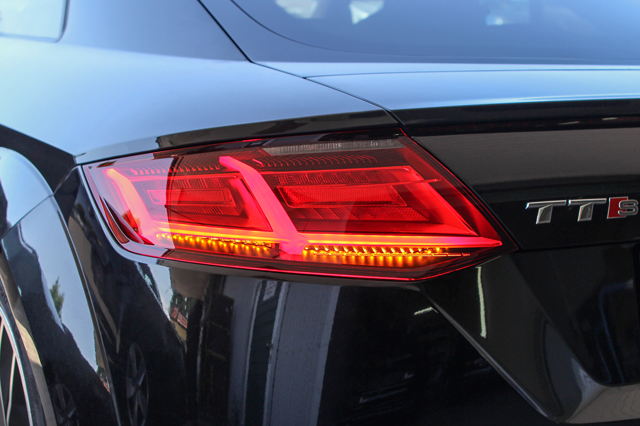 Komplett-Set LED-Heckleuchten mit dynamischen Blinklicht für Audi TT 8S (FV)