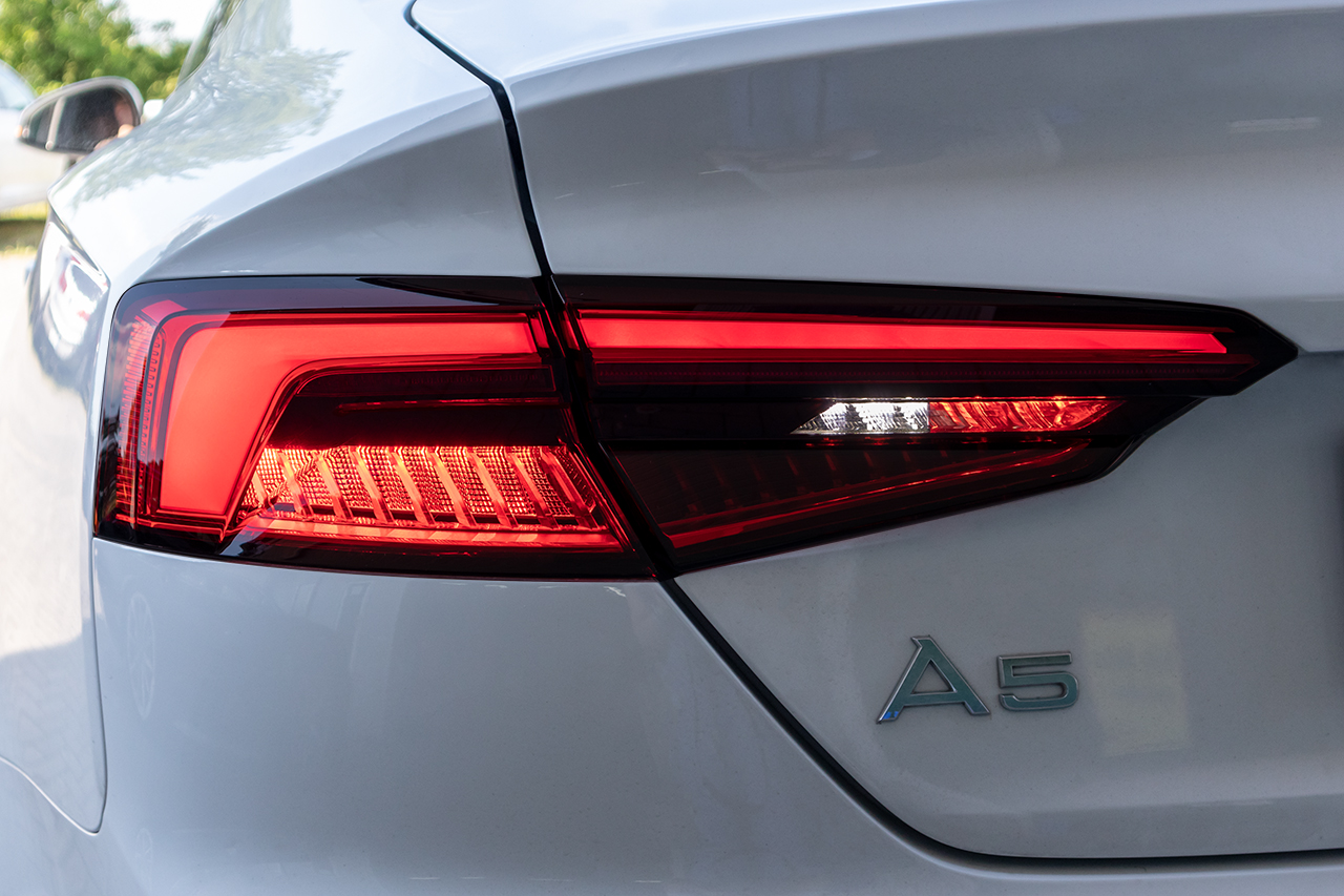 Bundle LED tailights with dynamic turn signal for Audi A5 F5
