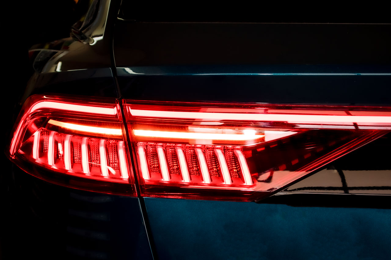 Complete set of LED rear lights with dynamic light staging for Audi Q8 4M