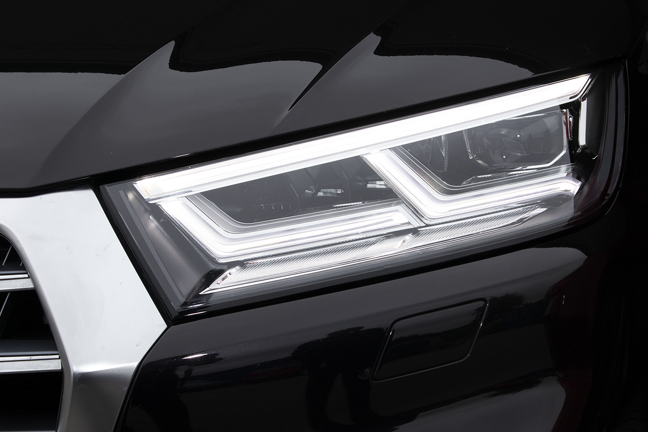 LED Matrix Scheinwerfer LED TFL für Audi Q5 FY