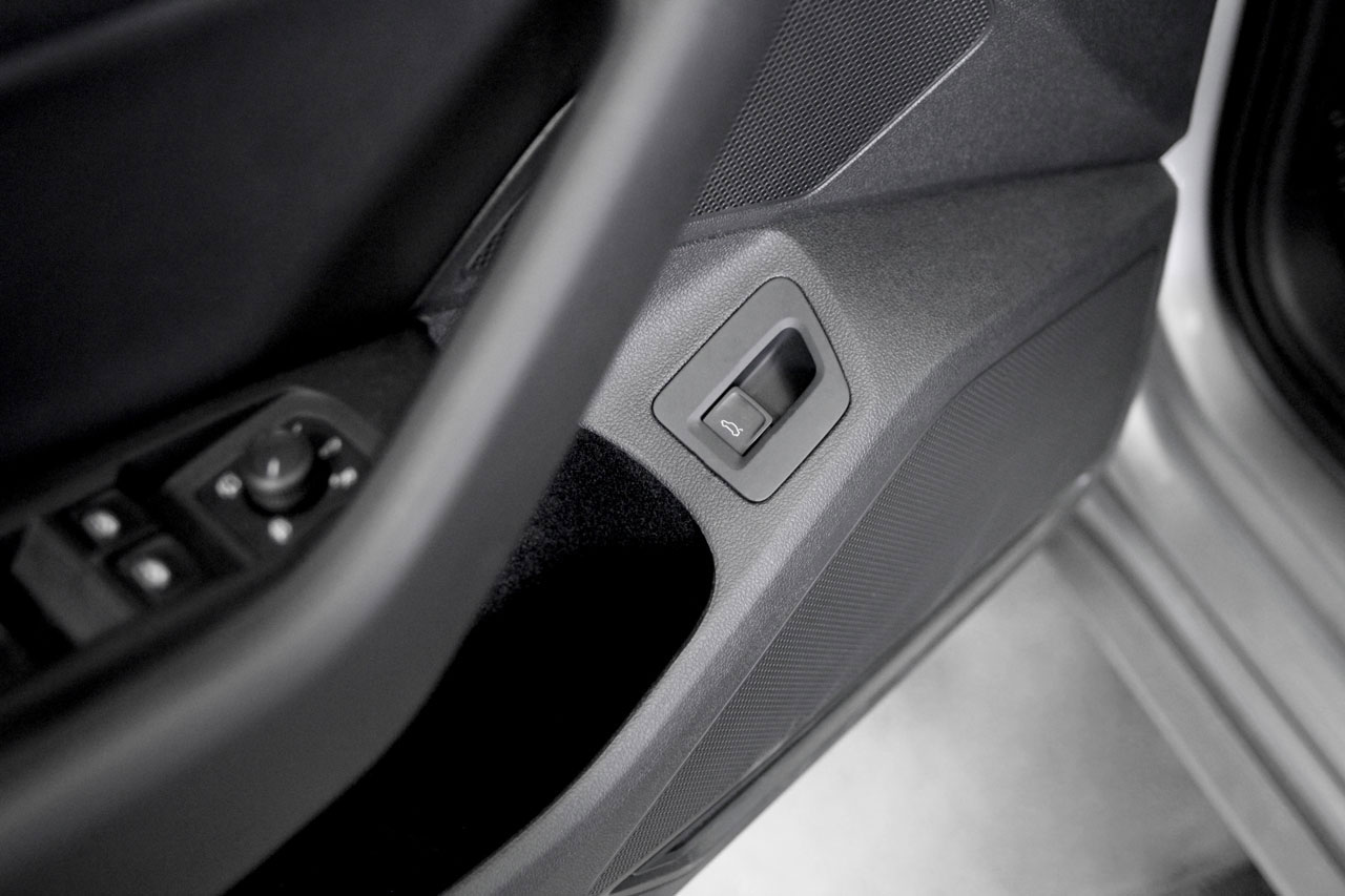 Push Button driver door eletrical tailgate for VW Passat B8, Arteon 3H