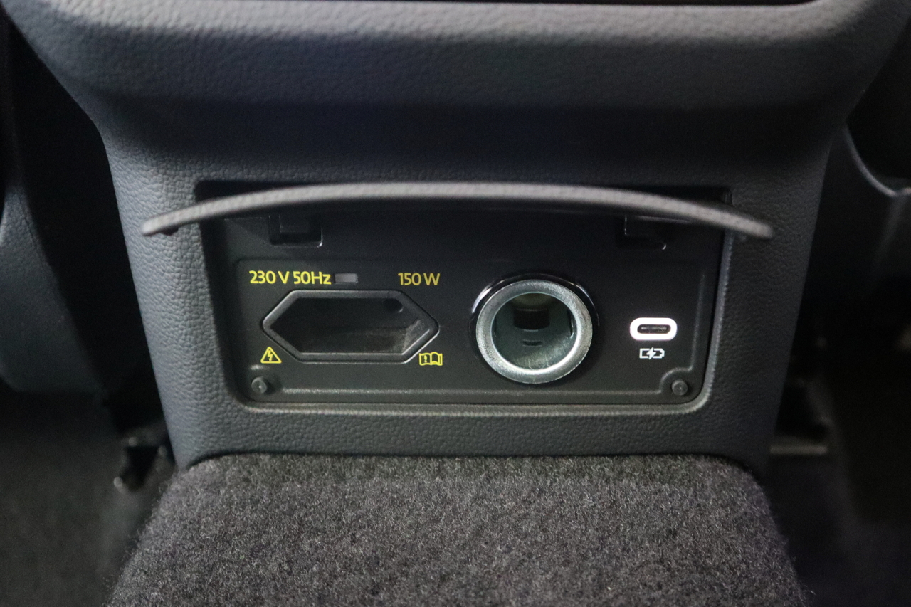 Complete set 230 Volt socket for VW Passat B8