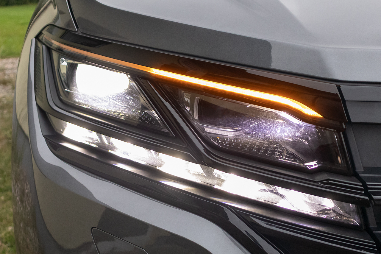 LED Matrix Scheinwerfer LED TFL mit dynamischem Blinklicht für VW Touareg CR