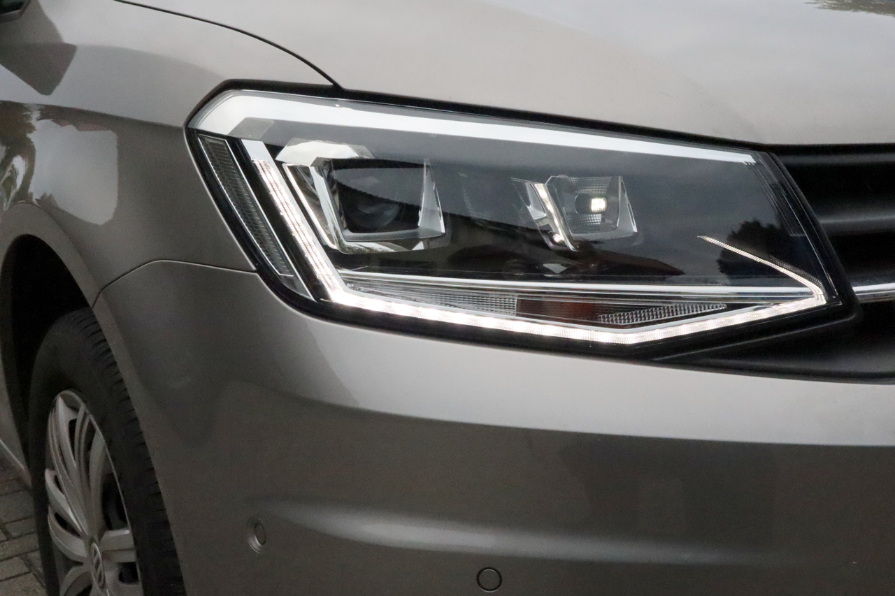 Bi-Xenonscheinwerfer mit LED TFL für VW Caddy SA