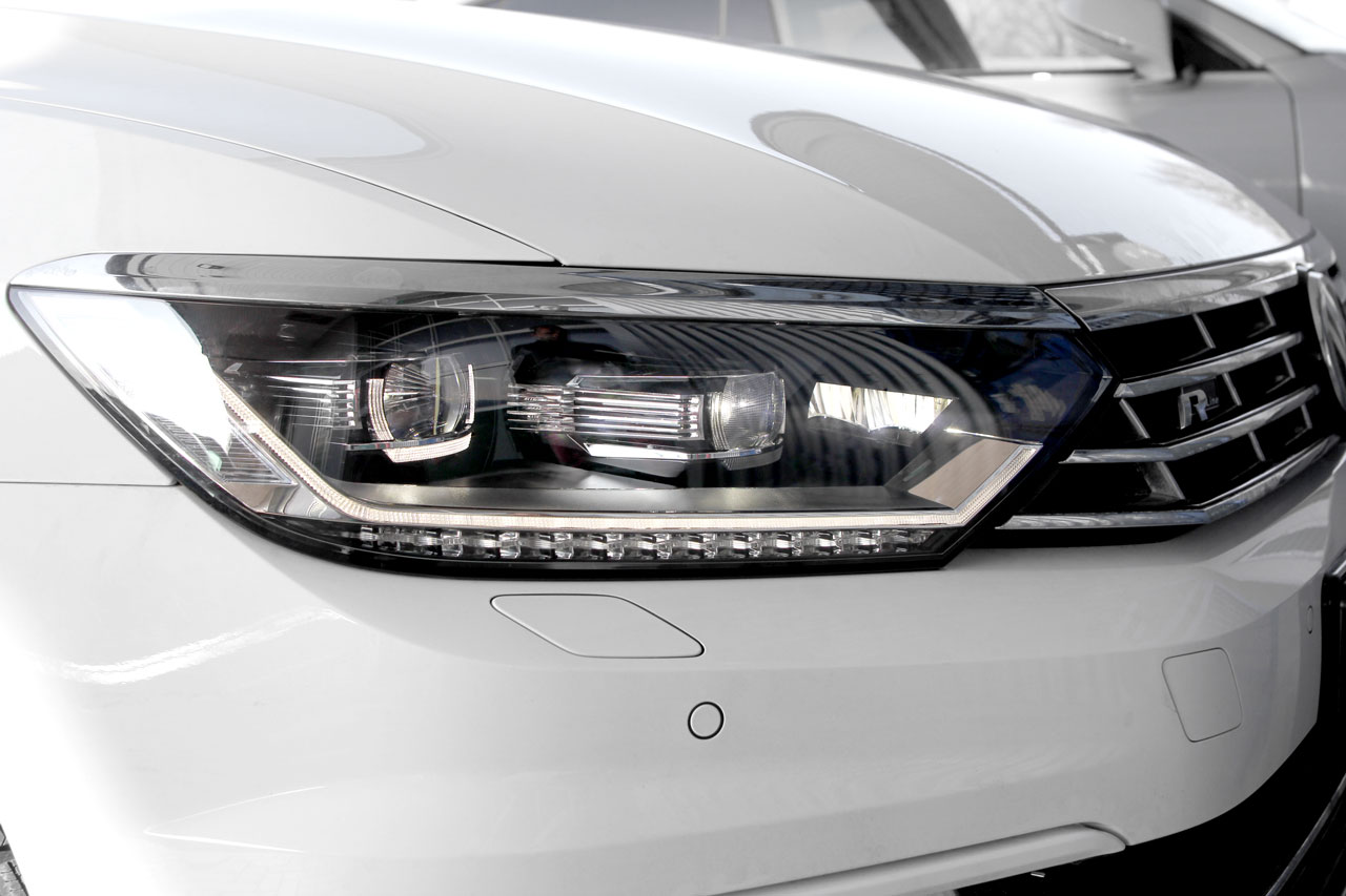 LED headlights with LED daytime running light (DRL) for VW Passat B8