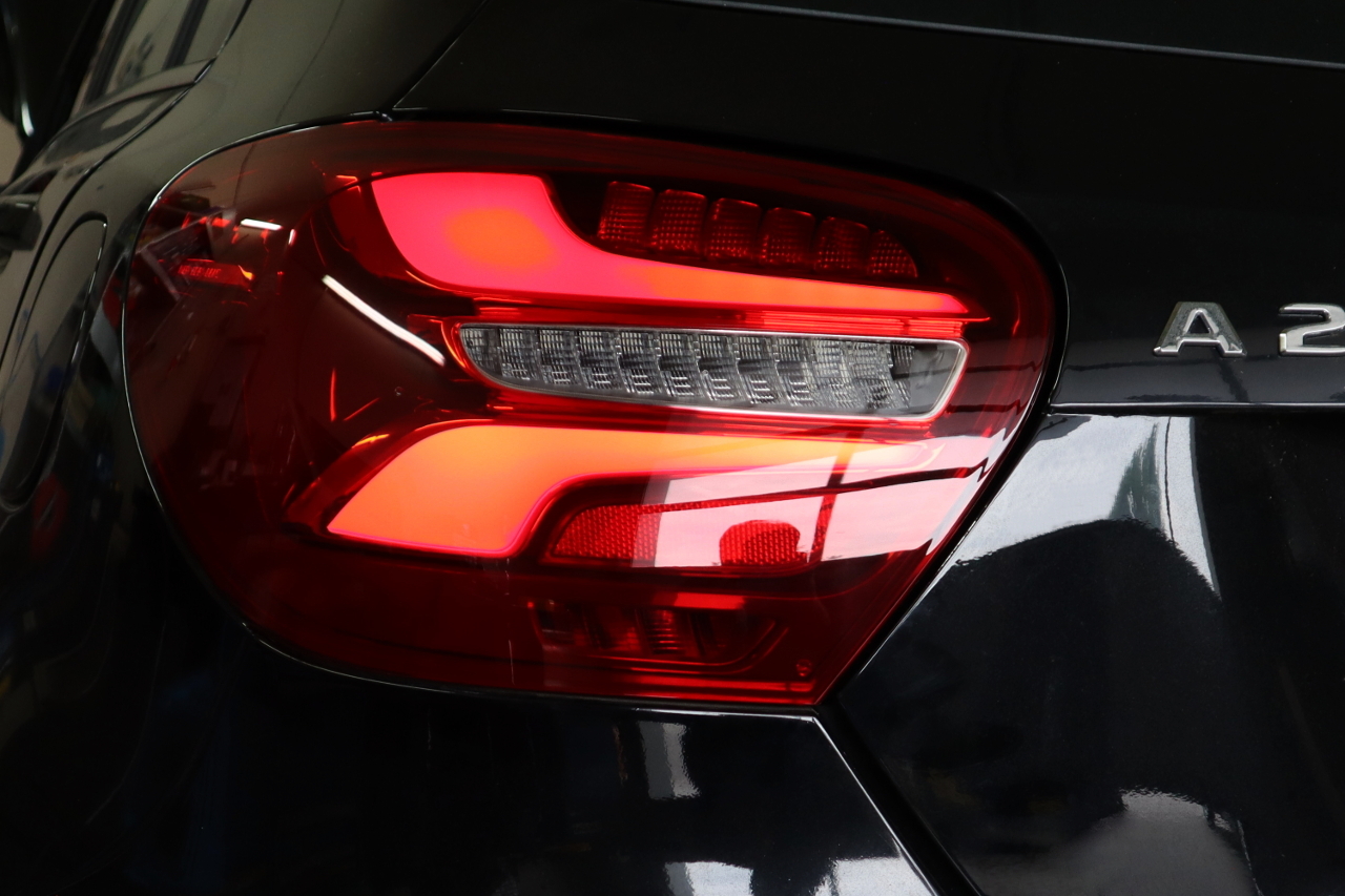 Komplettset Facelift Mopf LED-Heckleuchten für Mercedes Benz A-Klasse W176 mit Halogen Scheinwerfern