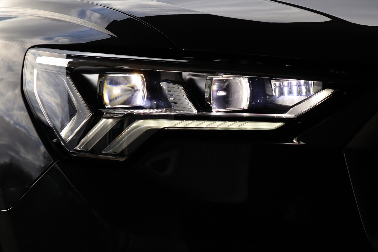 LED Matrix Scheinwerfer mit LED TFL und dynamischen Blinker für Audi Q3 F3