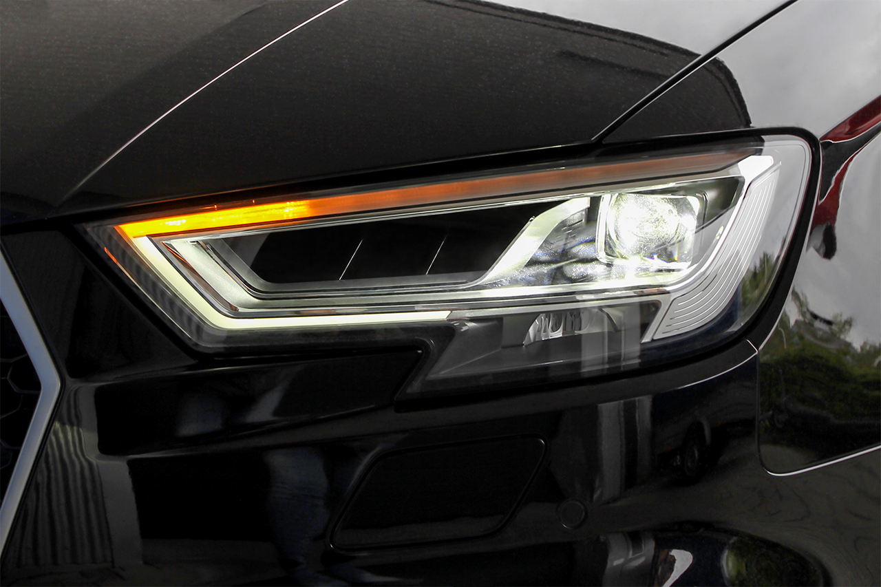 LED Matrix Scheinwerfer mit LED TFL und dynamischen Blinker für Audi A3 8V