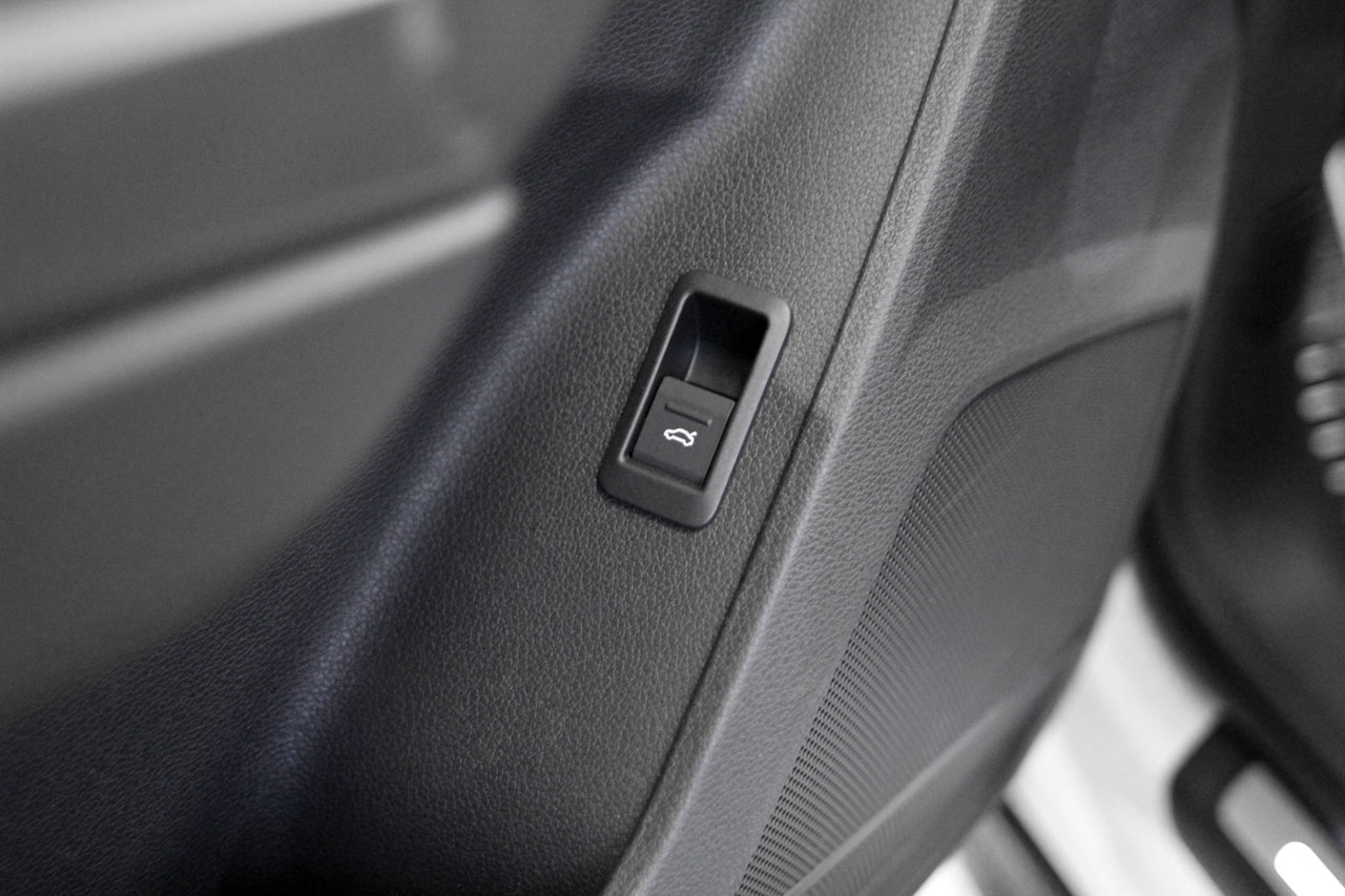 Taster elektrische Heckklappe Fahrertür für Audi Q3 F3
